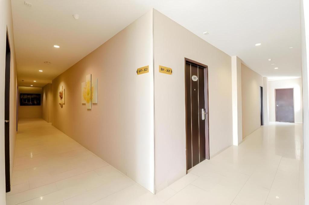 Lovina Inn Hotel Batam Nagoya Exterior photo